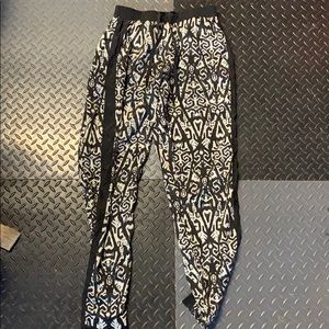 Foreign exchange printed pants